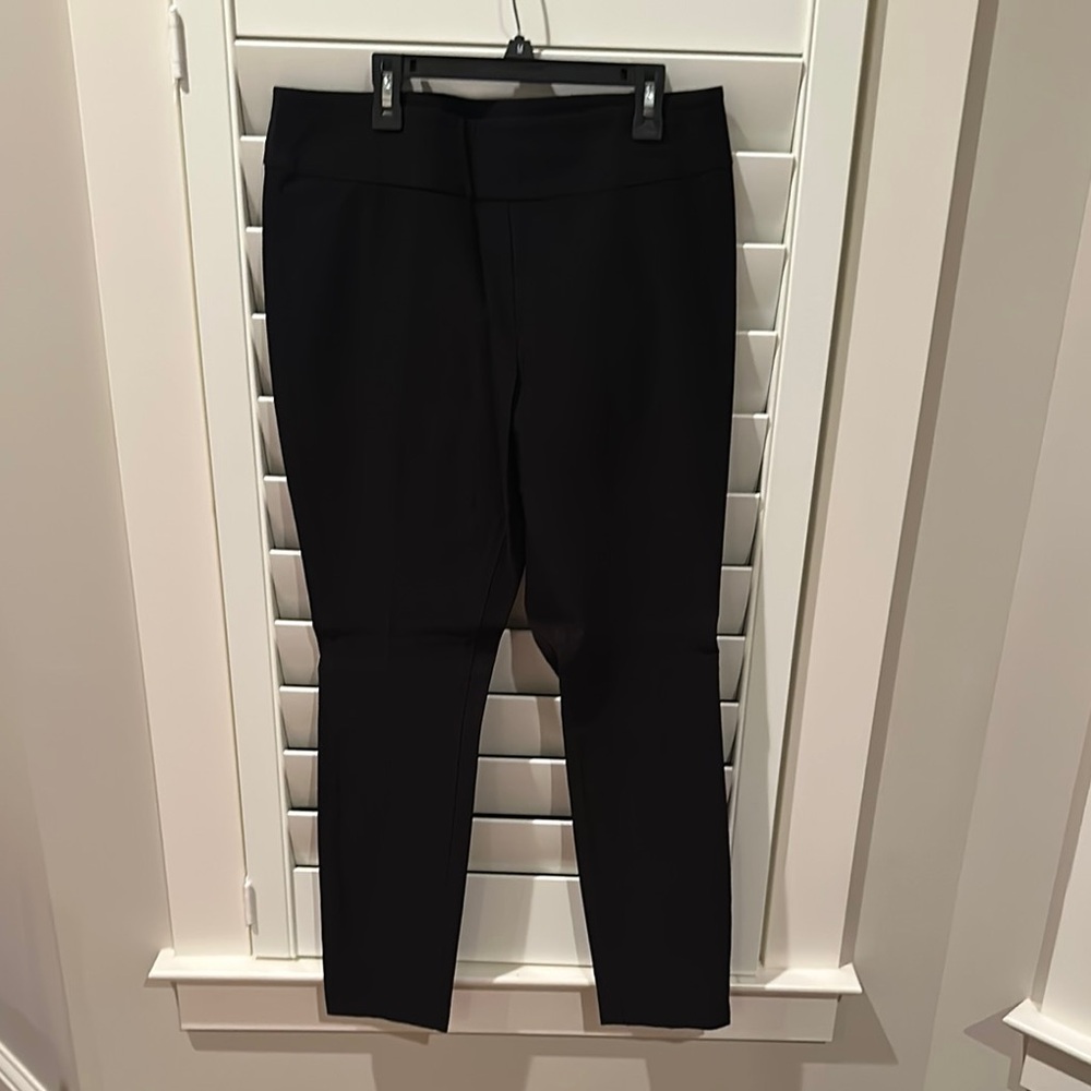 Nic + Zoe Women’s Black pull on Pants, sz 12 
Like New Condition!
